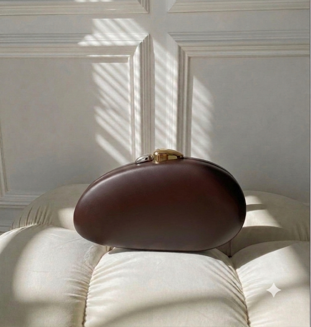 The Pebble Clutch