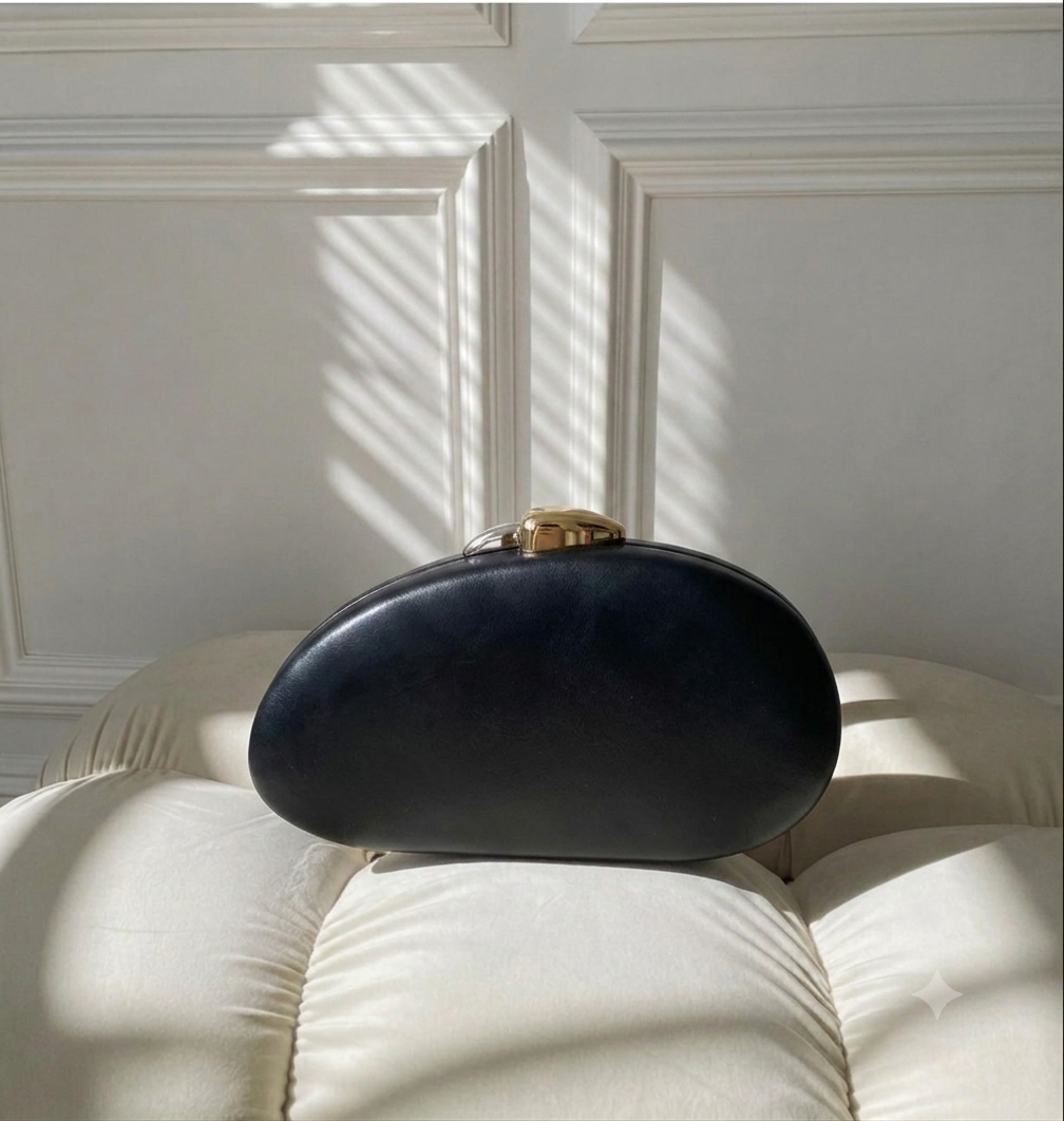 The Pebble Clutch